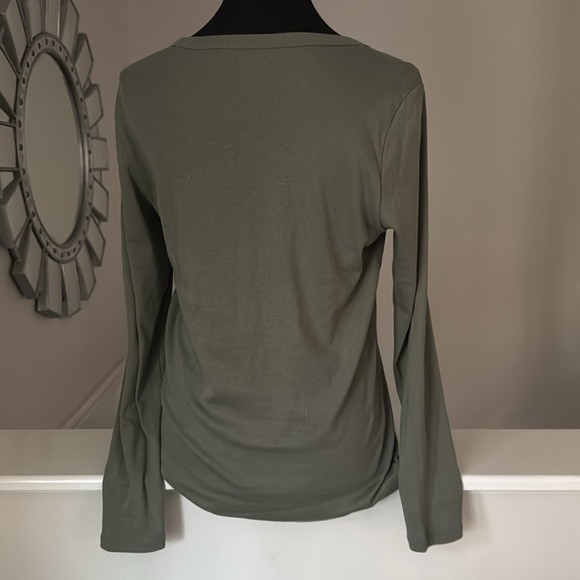 GAP Favorite Tee Pullover Army Green Large Petite - Picture 2 of 4